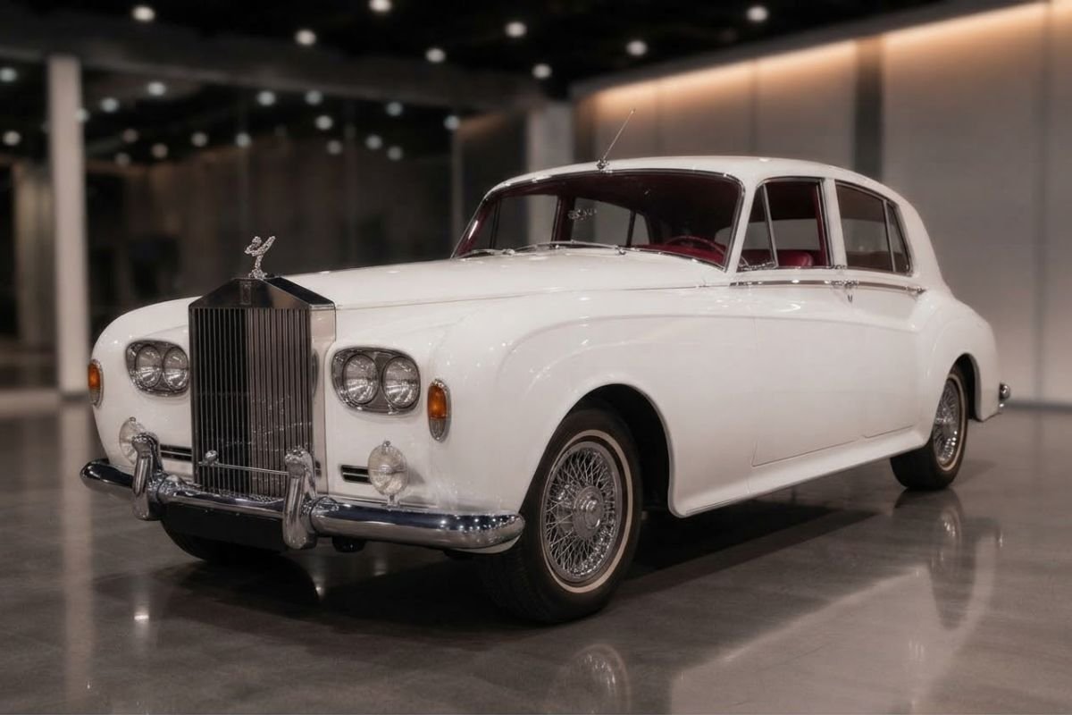 Rolls Royce Cloud LWB Luxury Chauffeur Service Chicago
